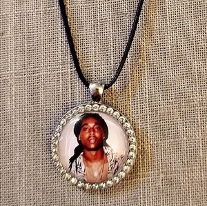 Take off necklace